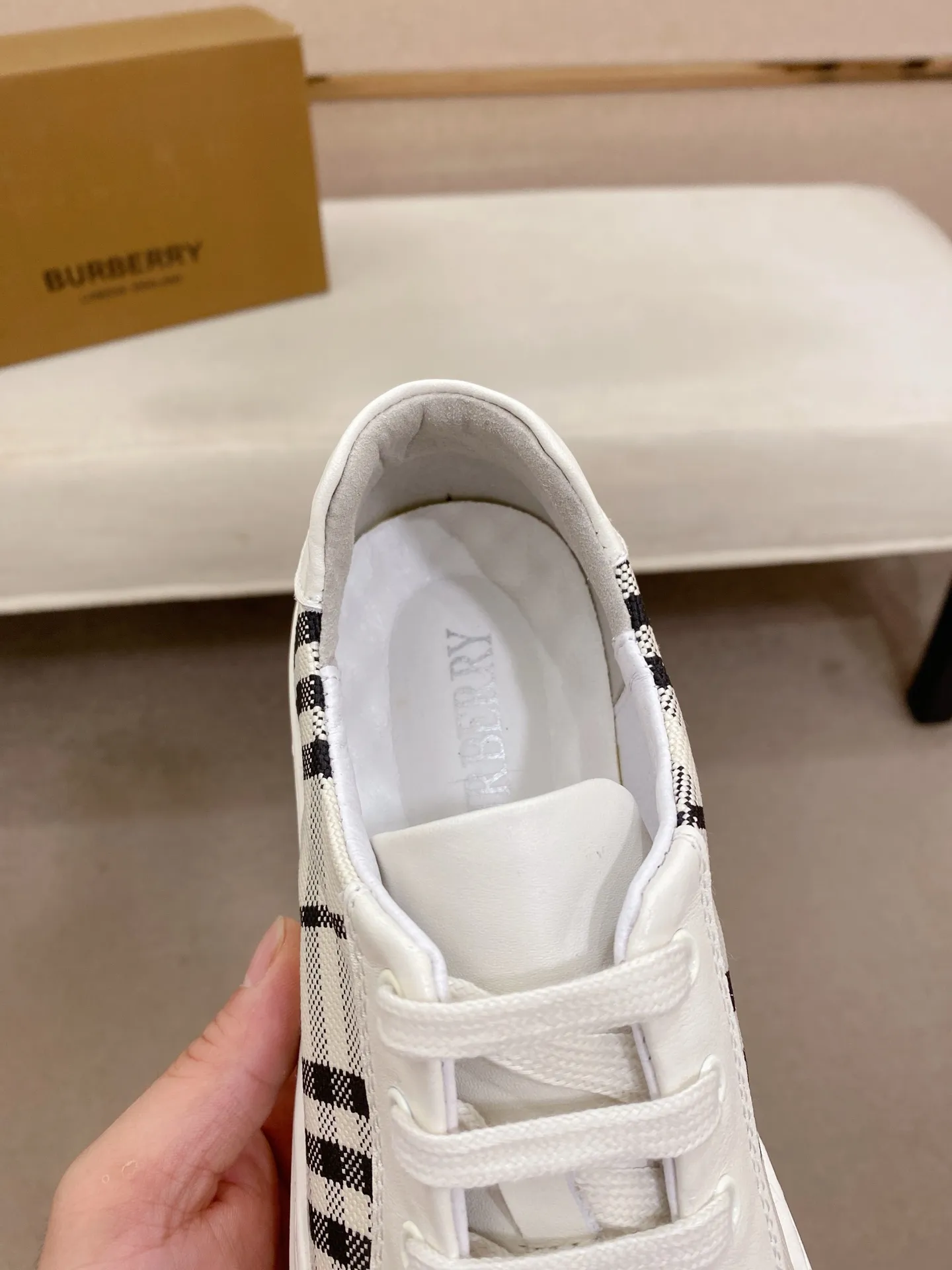 Men's shoes 💰: 400💰🇮🇹🇮🇹 Burberry top purchasing agent 🔍🔍Synchronized sale Positive code number: 38-44 Italian imported first-layer cowhide with fabric. Fully imported sheepskin lining, sole: the original sole is specially provided by the original factory, the exclusive movable molded sole is super comfortable, the original factory follows the order, 🔍🔍high quality, you can come in and out at will, welcome to compare